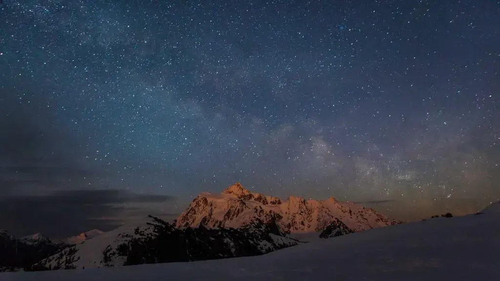 Europeni transformă curțile și terasele în stații solare mici