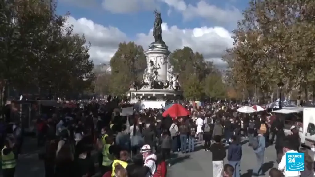 Tinerii francezi merg înainte: Protestele continue zguduie marile orașe!