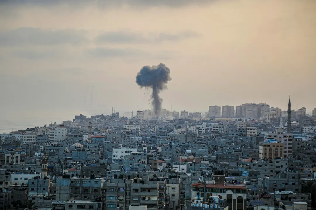 Forțele israeliene bombardă orașul Hadatha din sudul Libanului