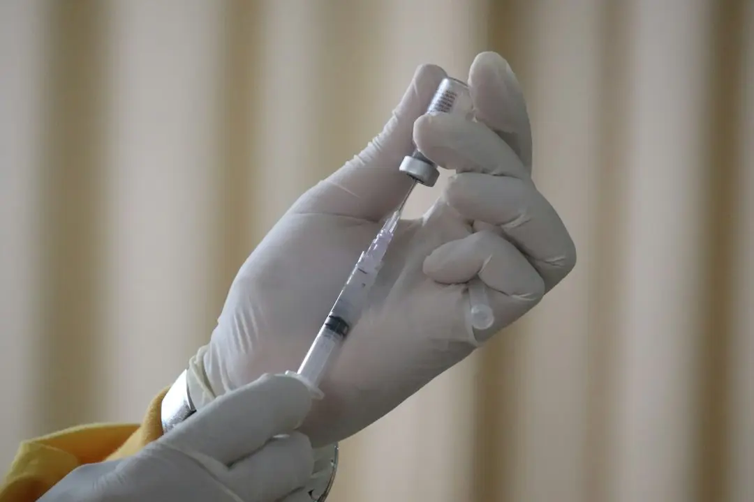 O simplă injecție cu ser fiziologic ar putea calma durerile din sindromul de tunel carpian