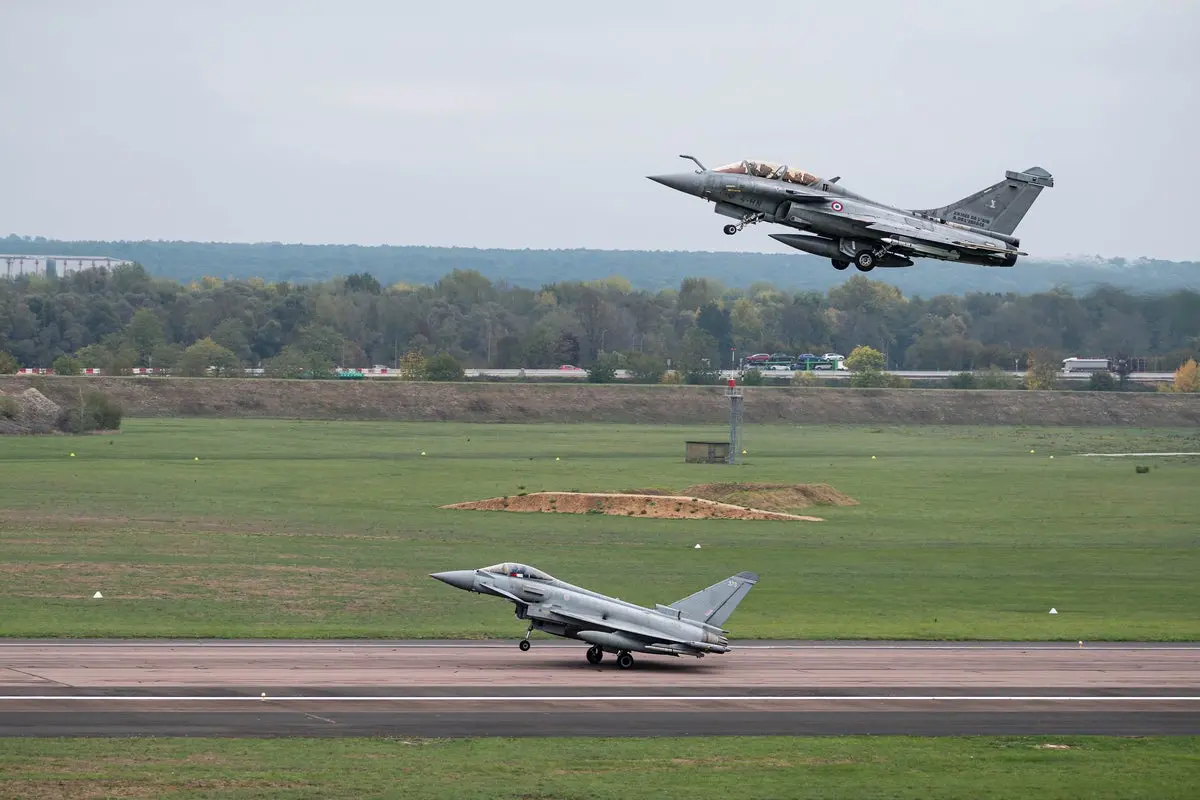 Avioane britanice și franceze au efectuat primul antrenament aerian nuclear comun