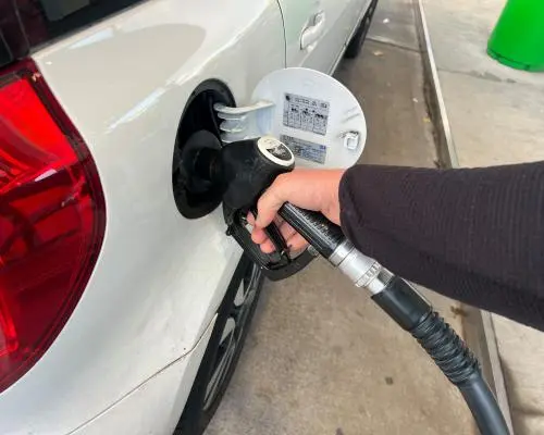Marea Britanie sub șocul prețurilor: Inflația urcă la 3,5% din cauza scumpirii carburanților