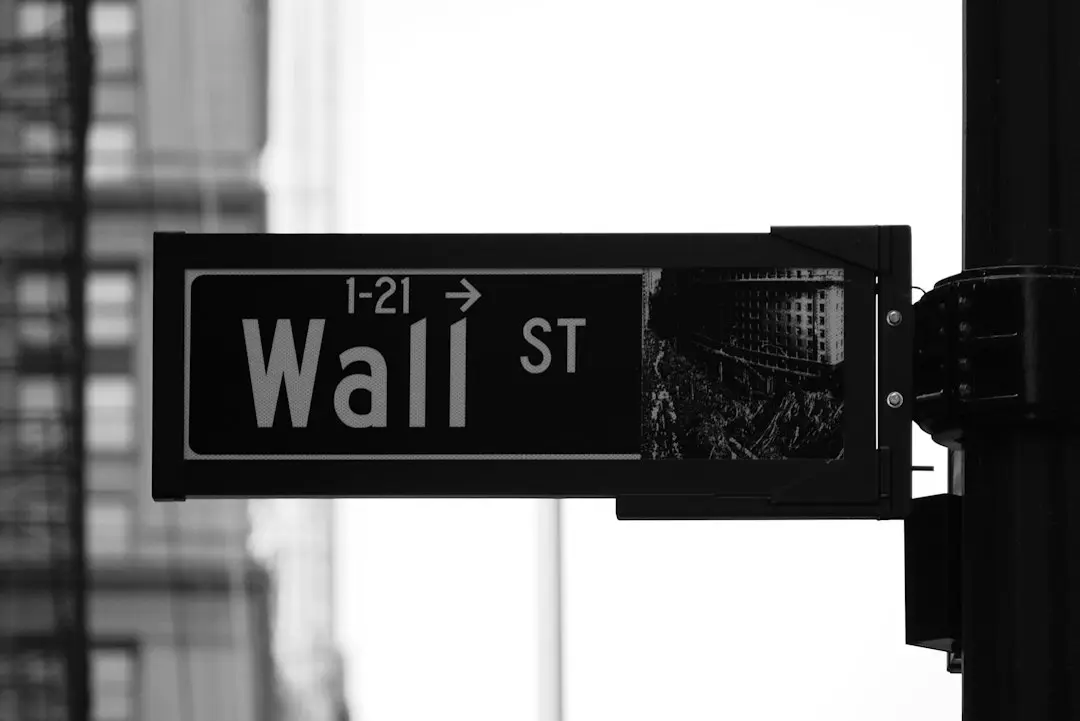 Wall Street își ia adio de la un reper matinal esențial