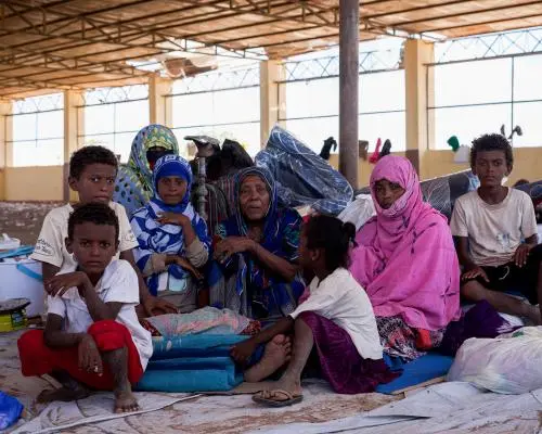 Familii disperate fug din Yemen pe Marea Roșie pentru a scăpa de conflictul sângeros